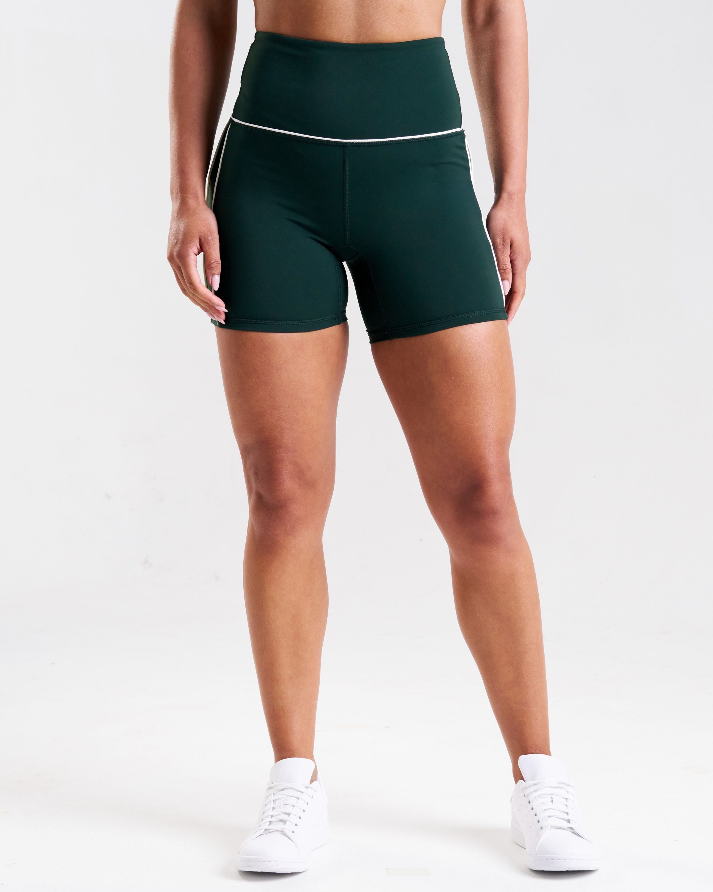 Court Piping Detail 5" Shorts Heritage Green
