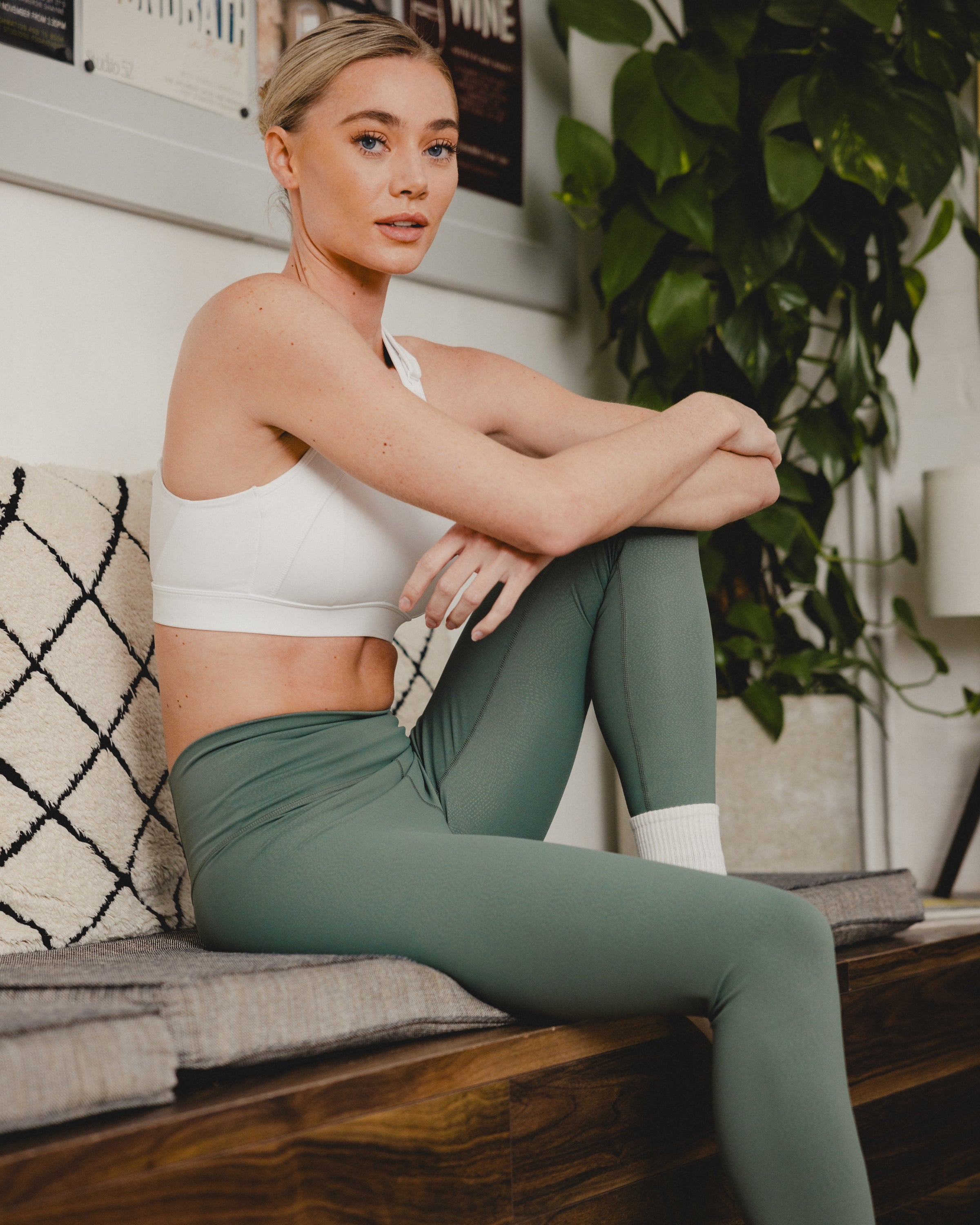 On-The-Go Leggings Embossed Sage Green